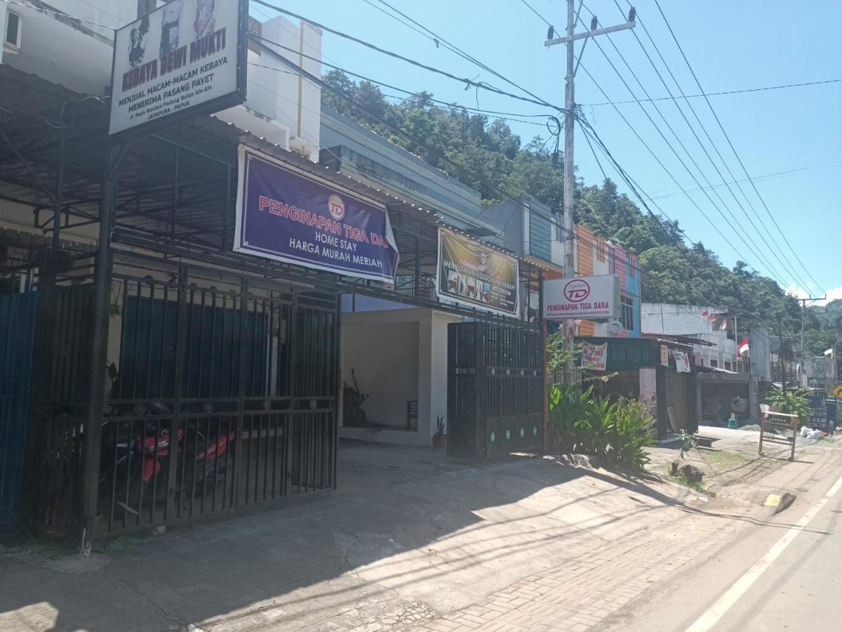 Oyo 93117 Penginapan Tiga Dara Hotel Jayapura Exterior photo