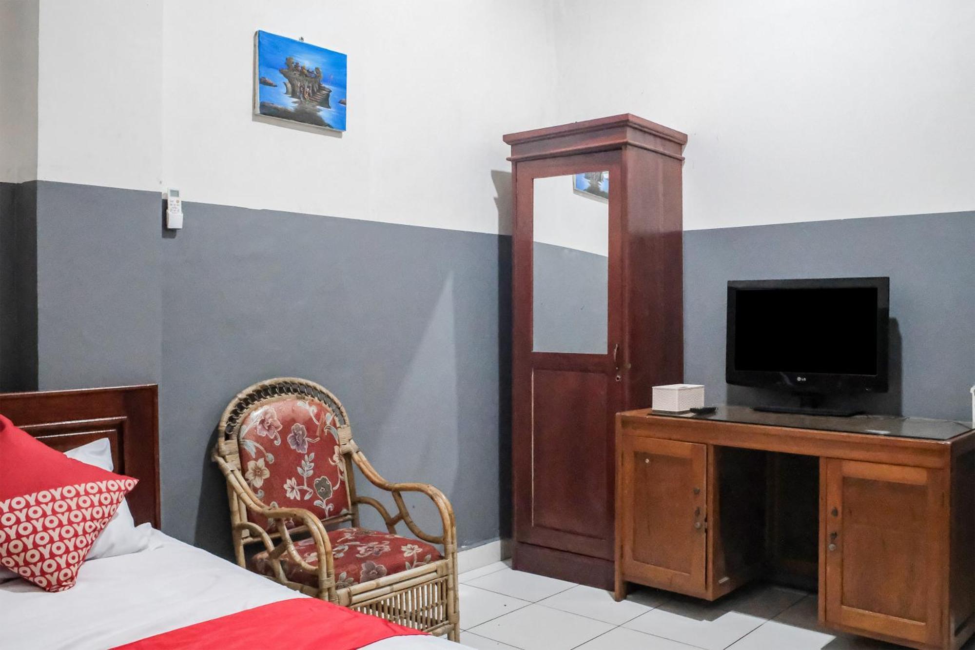 Oyo 93117 Penginapan Tiga Dara Jayapura Exterior photo
